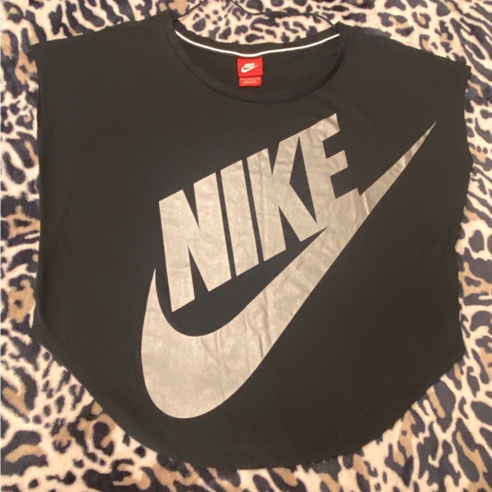 Woman’s Nike shirt **flattering**